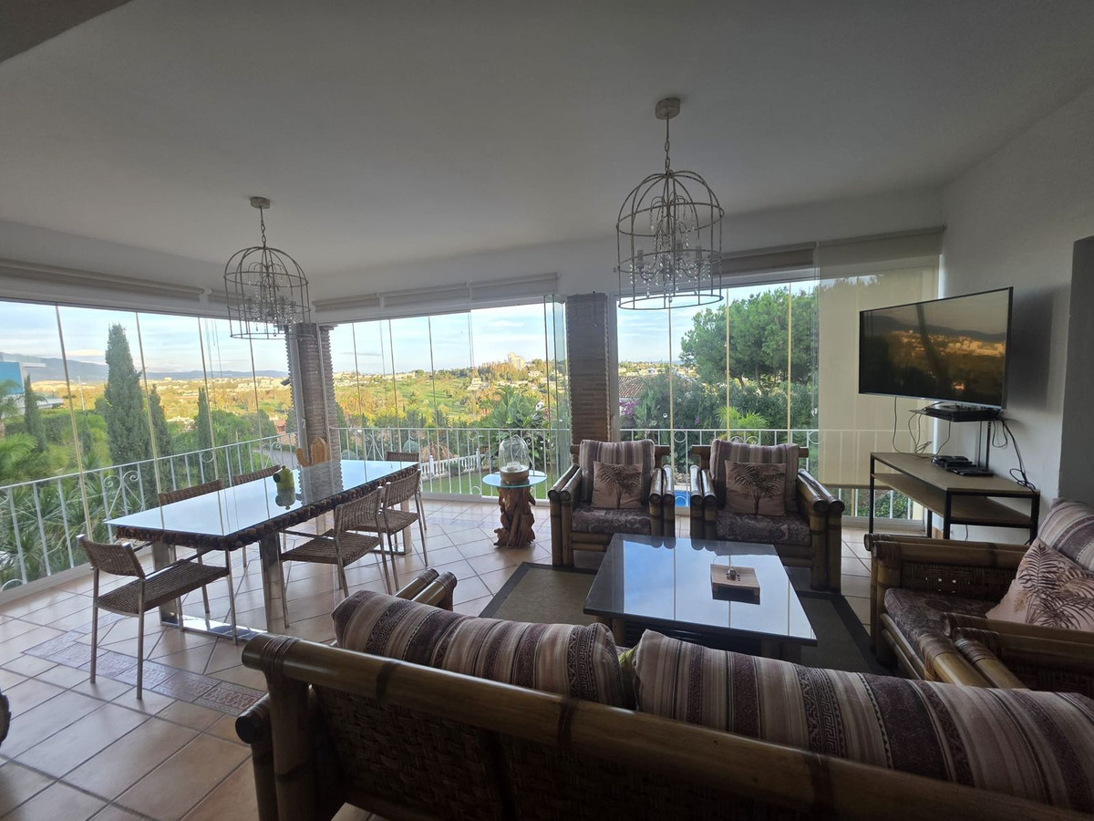 6 Bed Townhouse for sale in El Paraiso Costa Del Sol, Málaga, Spain