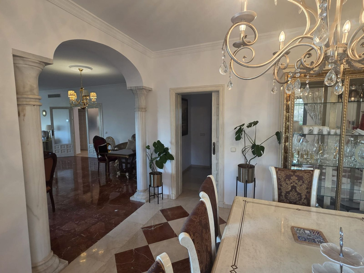 6 Bed Townhouse for sale in El Paraiso Costa Del Sol, Málaga, Spain