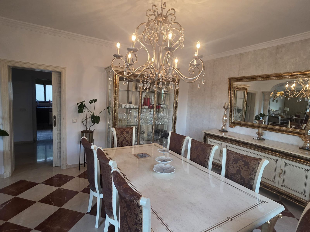 6 Bed Townhouse for sale in El Paraiso Costa Del Sol, Málaga, Spain