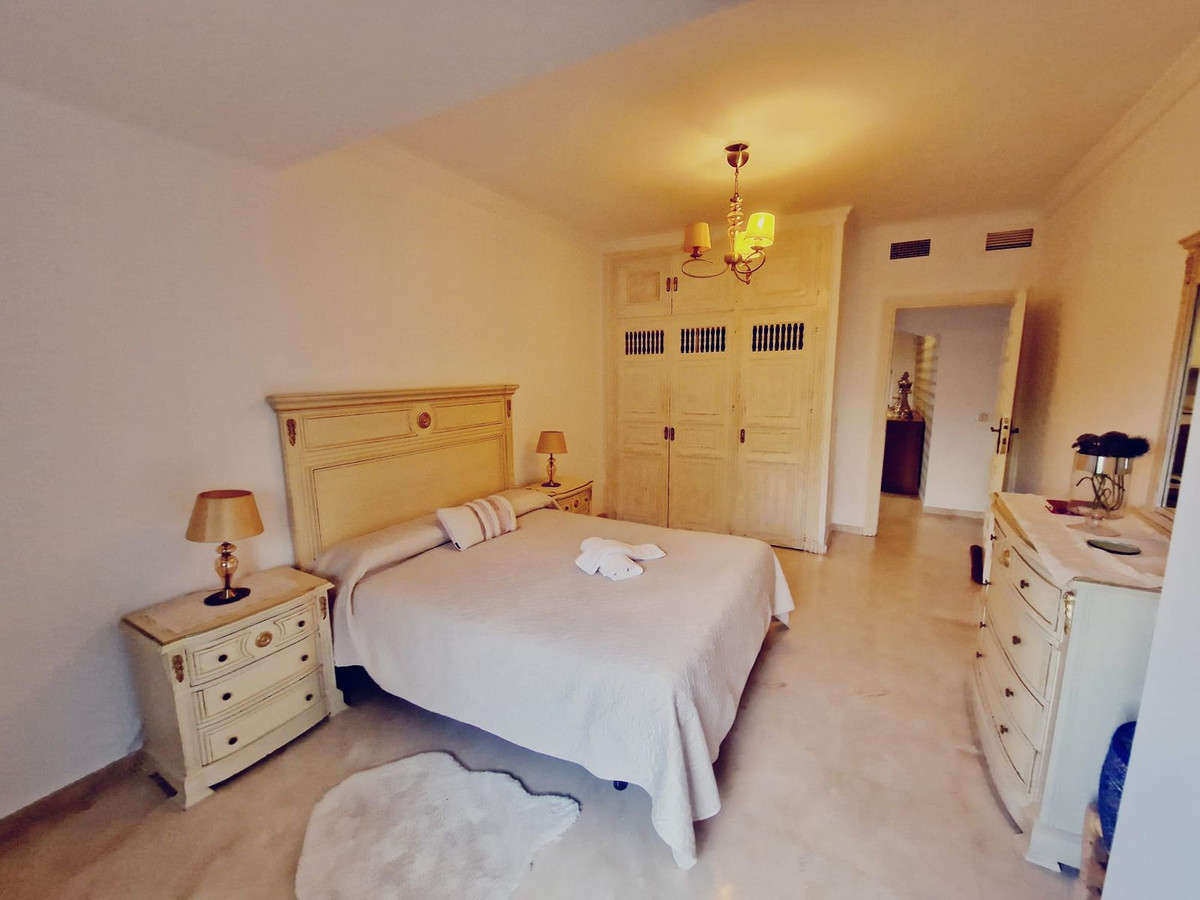 6 Bed Townhouse for sale in El Paraiso Costa Del Sol, Málaga, Spain