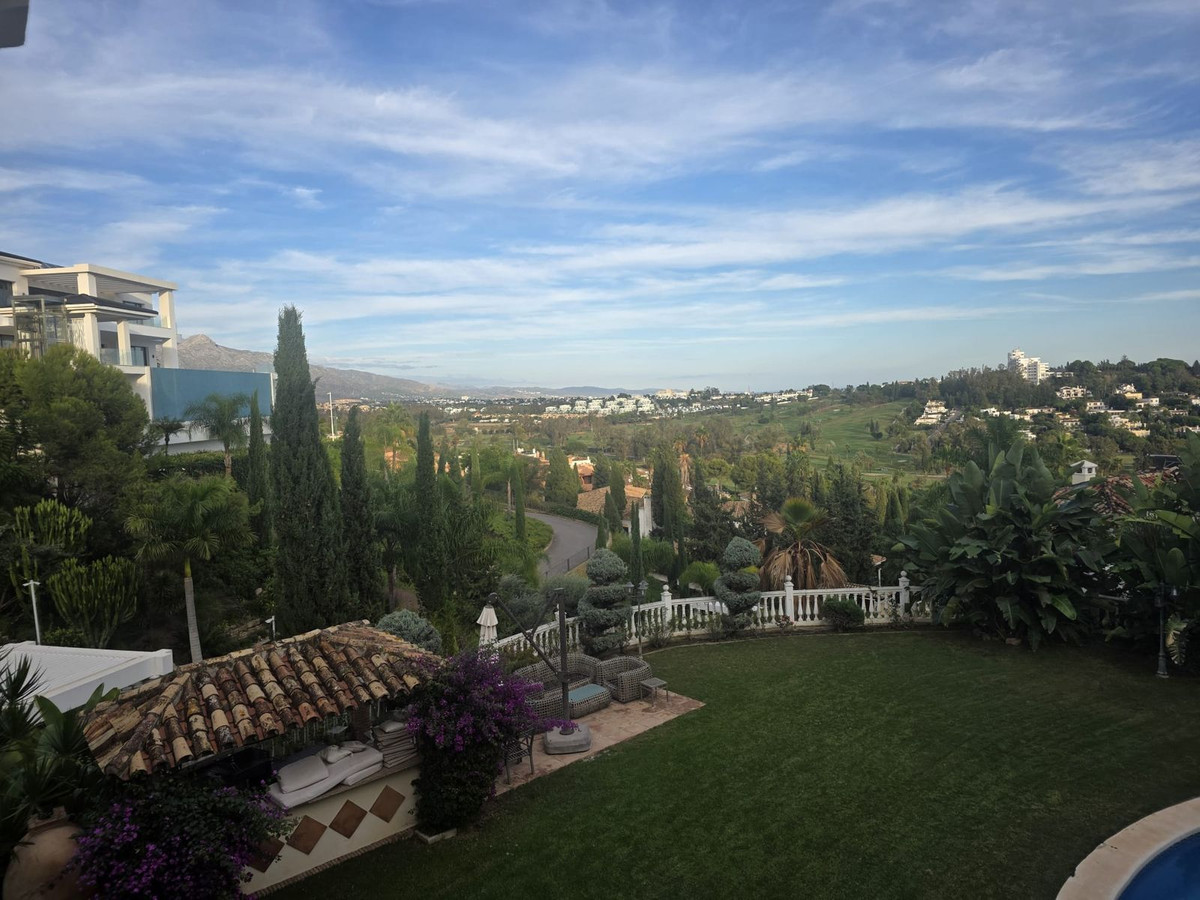 6 Bed Townhouse for sale in El Paraiso Costa Del Sol, Málaga, Spain