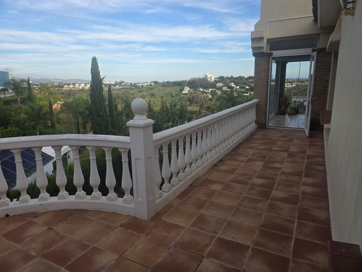 6 Bed Townhouse for sale in El Paraiso Costa Del Sol, Málaga, Spain