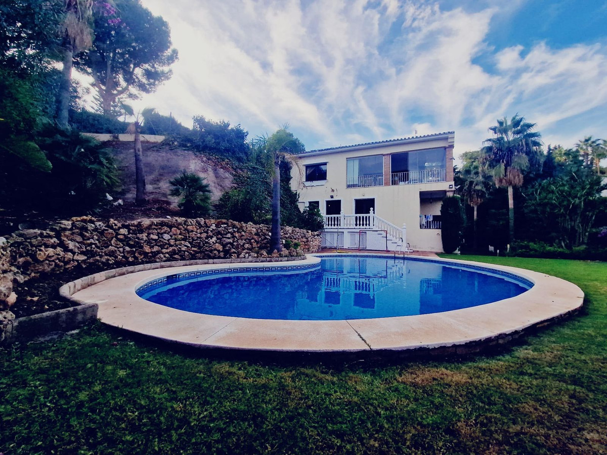 6 Bed Townhouse for sale in El Paraiso Costa Del Sol, Málaga, Spain