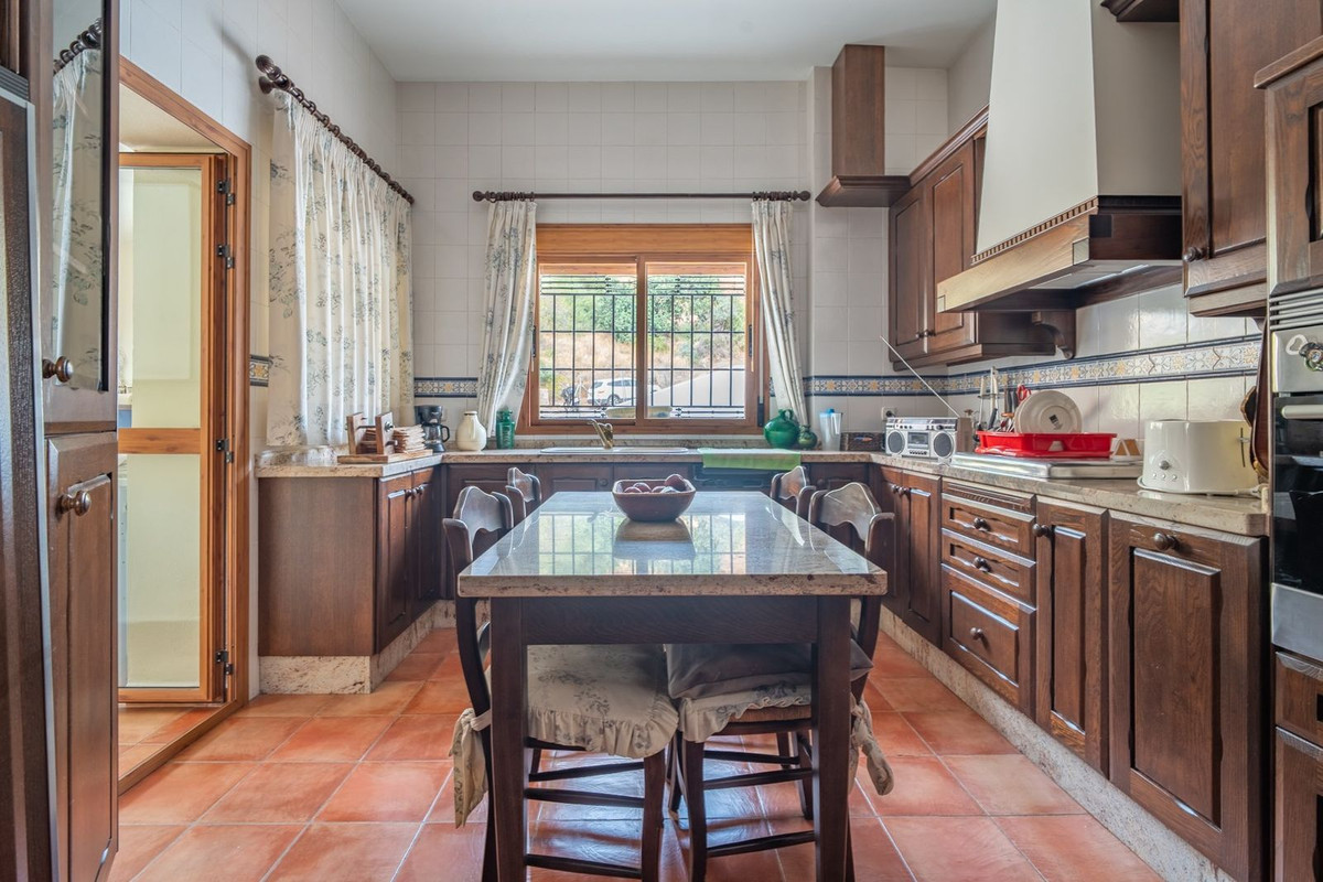 5 Bed Townhouse for sale in Pinares De San Antón Málaga Ciudad, Málaga, Spain