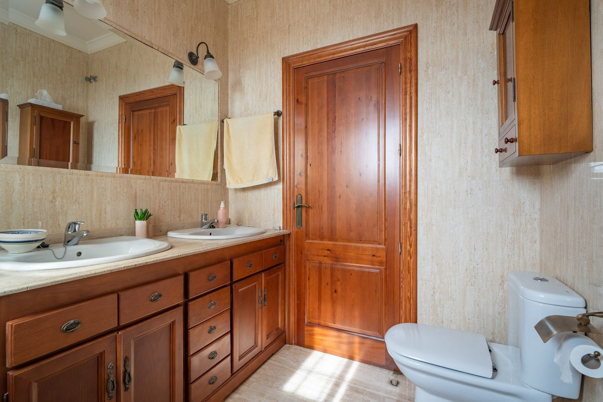 5 Bed Townhouse for sale in Pinares De San Antón Málaga Ciudad, Málaga, Spain