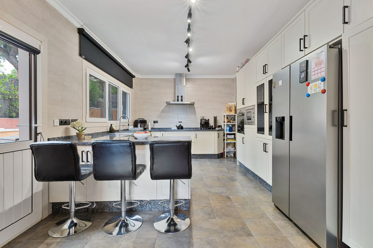 6 Bed Townhouse for sale in Benalmadena Costa Costa Del Sol, Málaga, Spain