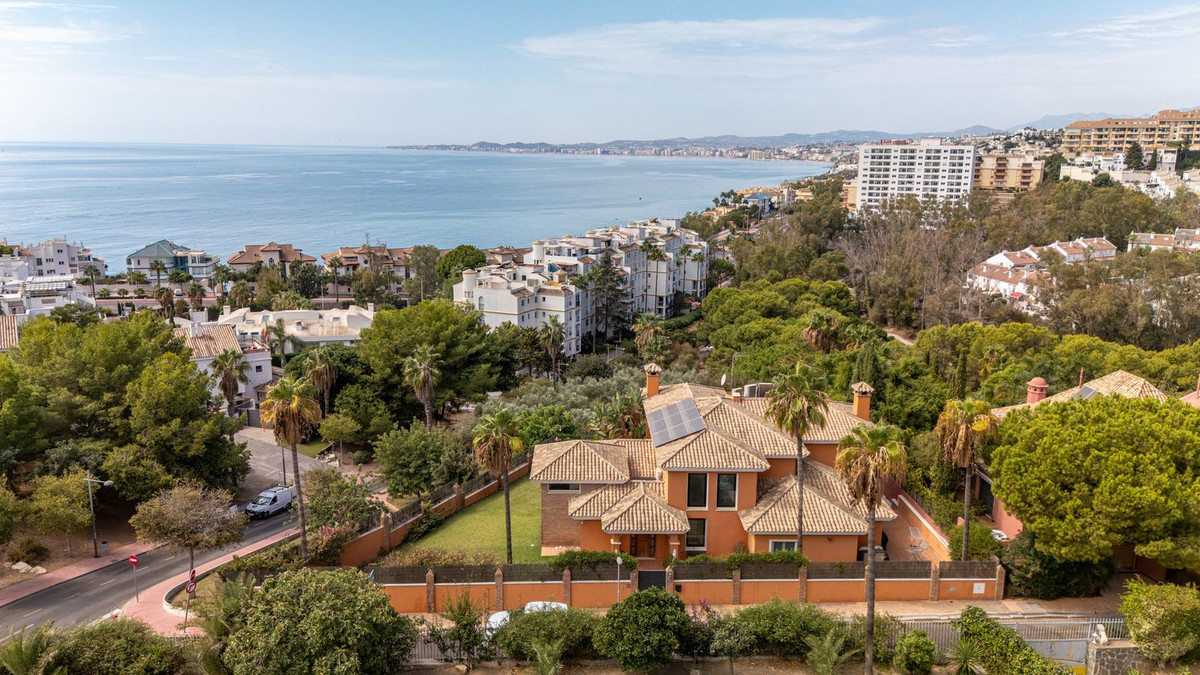 6 Bed Townhouse for sale in Benalmadena Costa Costa Del Sol, Málaga, Spain