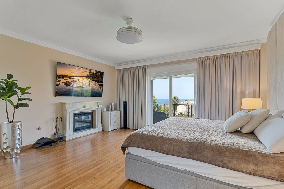 6 Bed Townhouse for sale in Benalmadena Costa Costa Del Sol, Málaga, Spain
