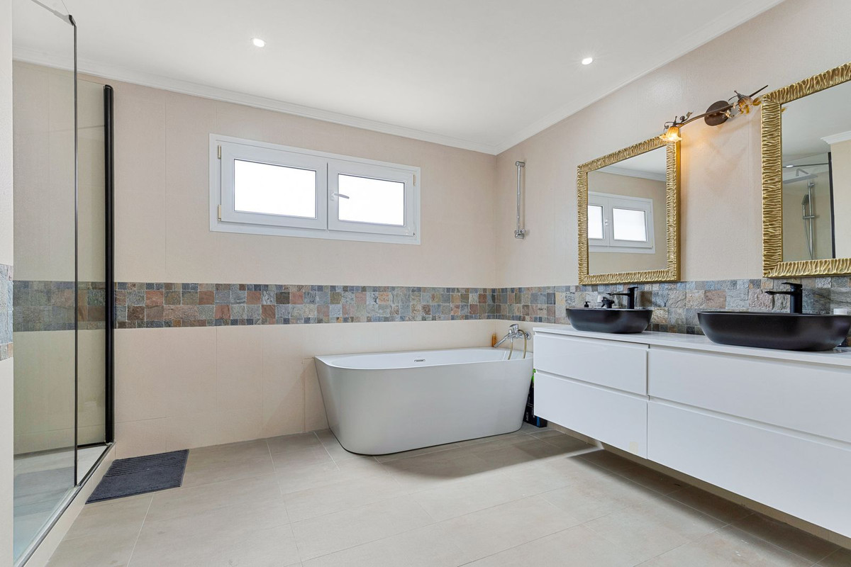 6 Bed Townhouse for sale in Benalmadena Costa Costa Del Sol, Málaga, Spain