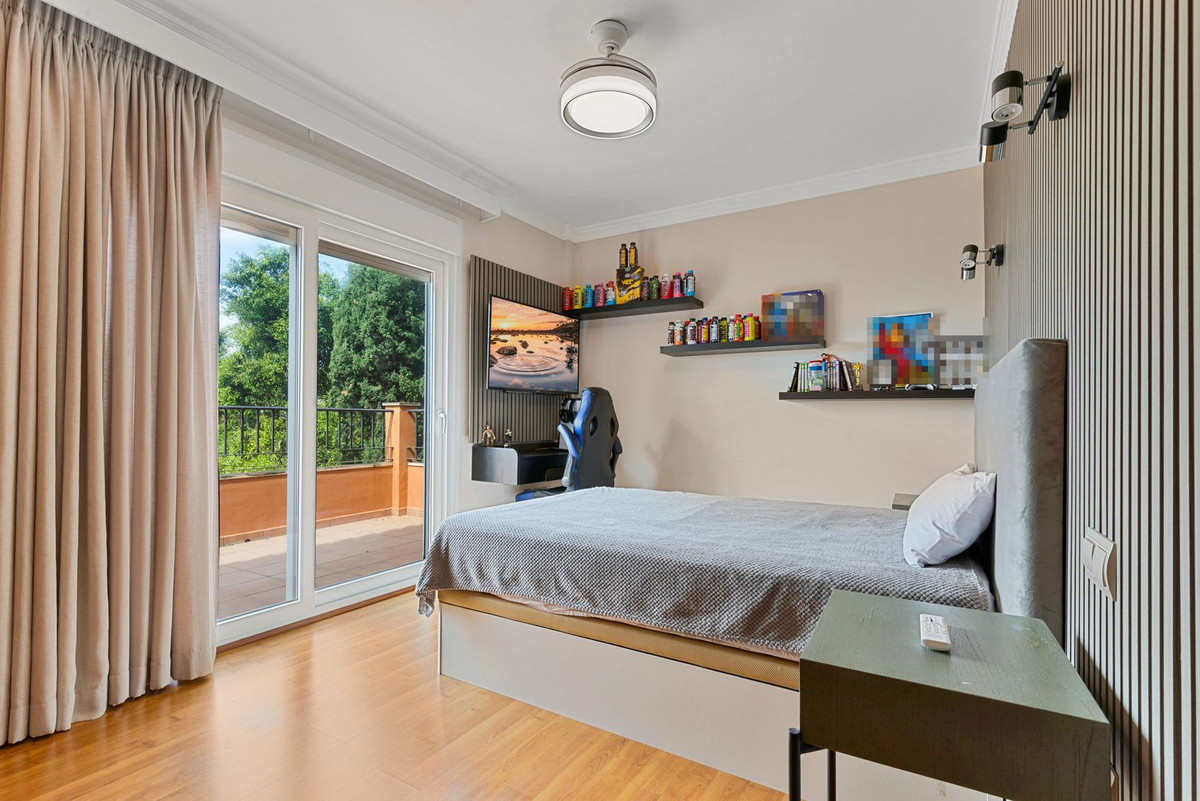 6 Bed Townhouse for sale in Benalmadena Costa Costa Del Sol, Málaga, Spain
