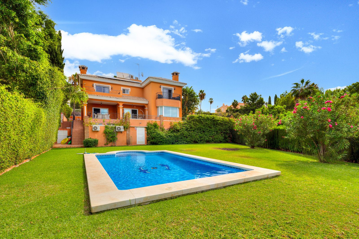 6 Bed Townhouse for sale in Benalmadena Costa Costa Del Sol, Málaga, Spain
