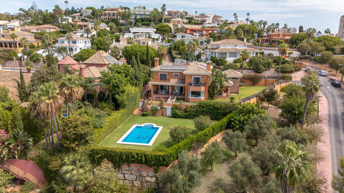 6 Bed Townhouse for sale in Benalmadena Costa Costa Del Sol, Málaga, Spain