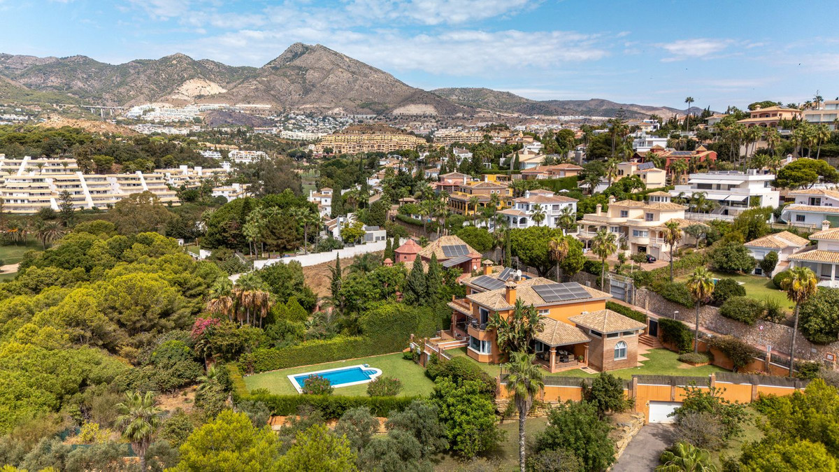 6 Bed Townhouse for sale in Benalmadena Costa Costa Del Sol, Málaga, Spain