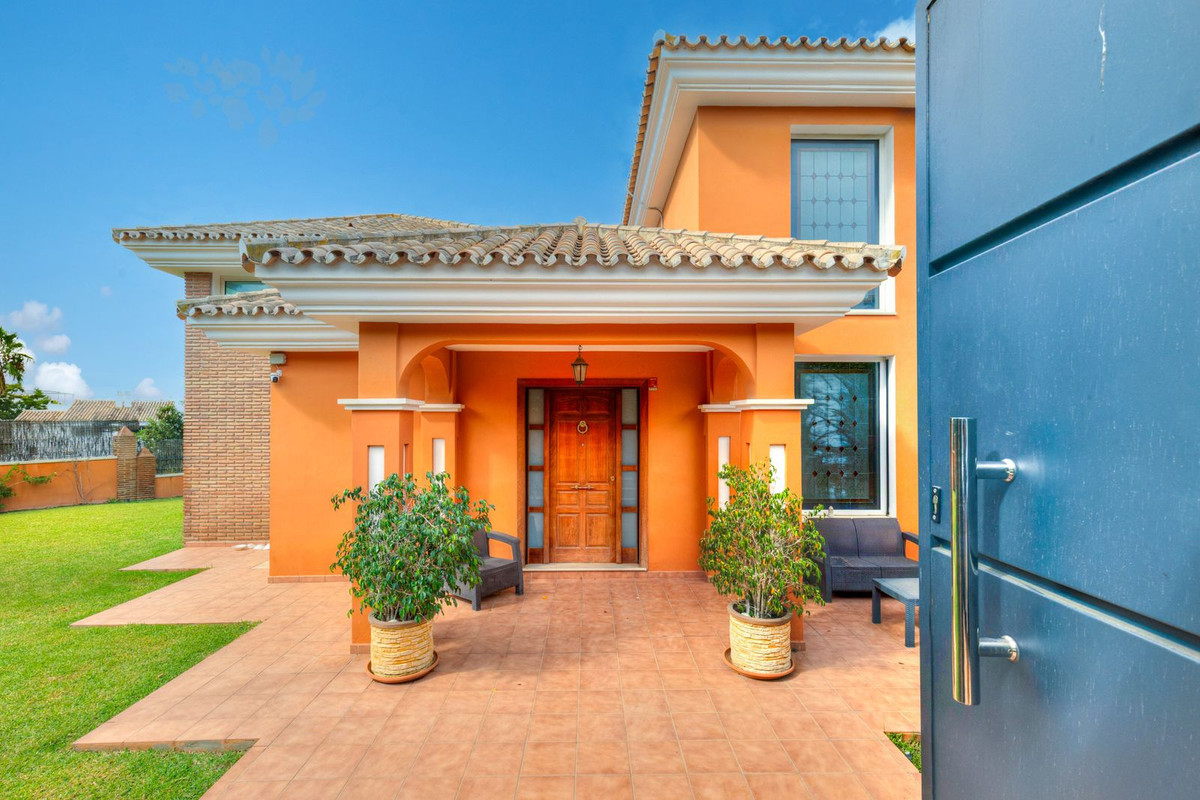 6 Bed Townhouse for sale in Benalmadena Costa Costa Del Sol, Málaga, Spain