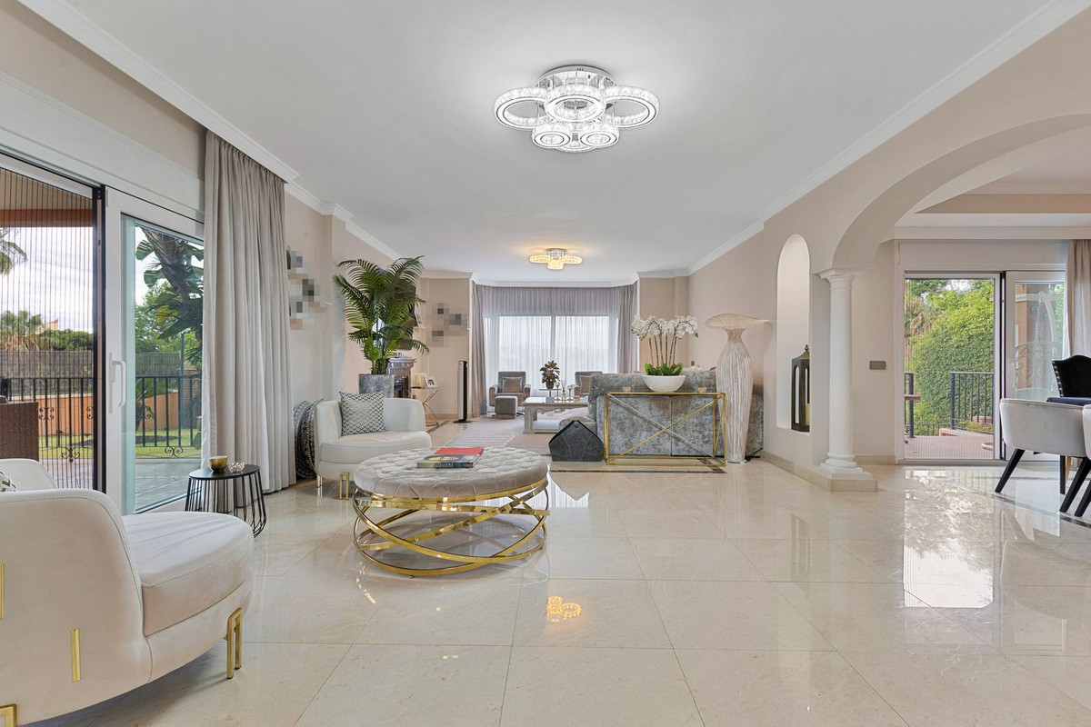 6 Bed Townhouse for sale in Benalmadena Costa Costa Del Sol, Málaga, Spain