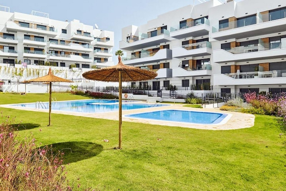 Se vende Apartamento Planta Media de 2 dormitorios en Costa Blanca, Alicante, España