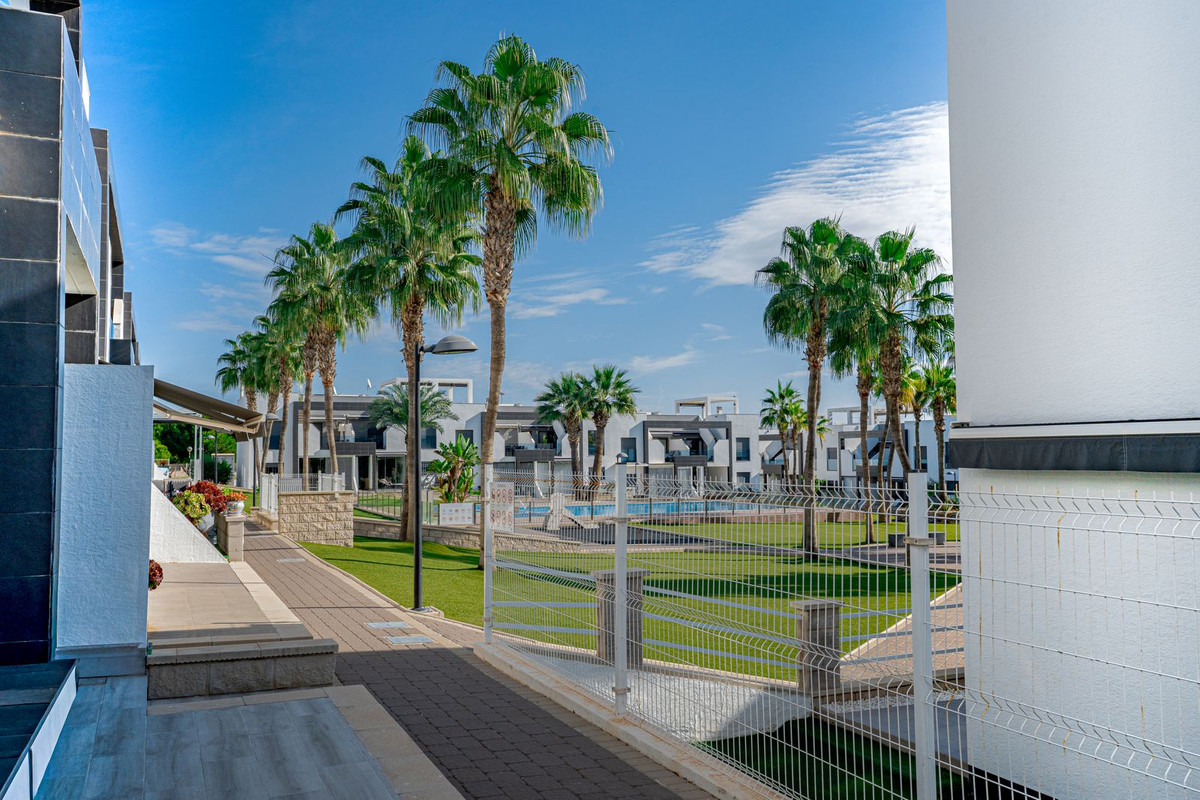 Se vende Apartamento Planta Baja de 2 dormitorios en Costa Blanca, Alicante, España