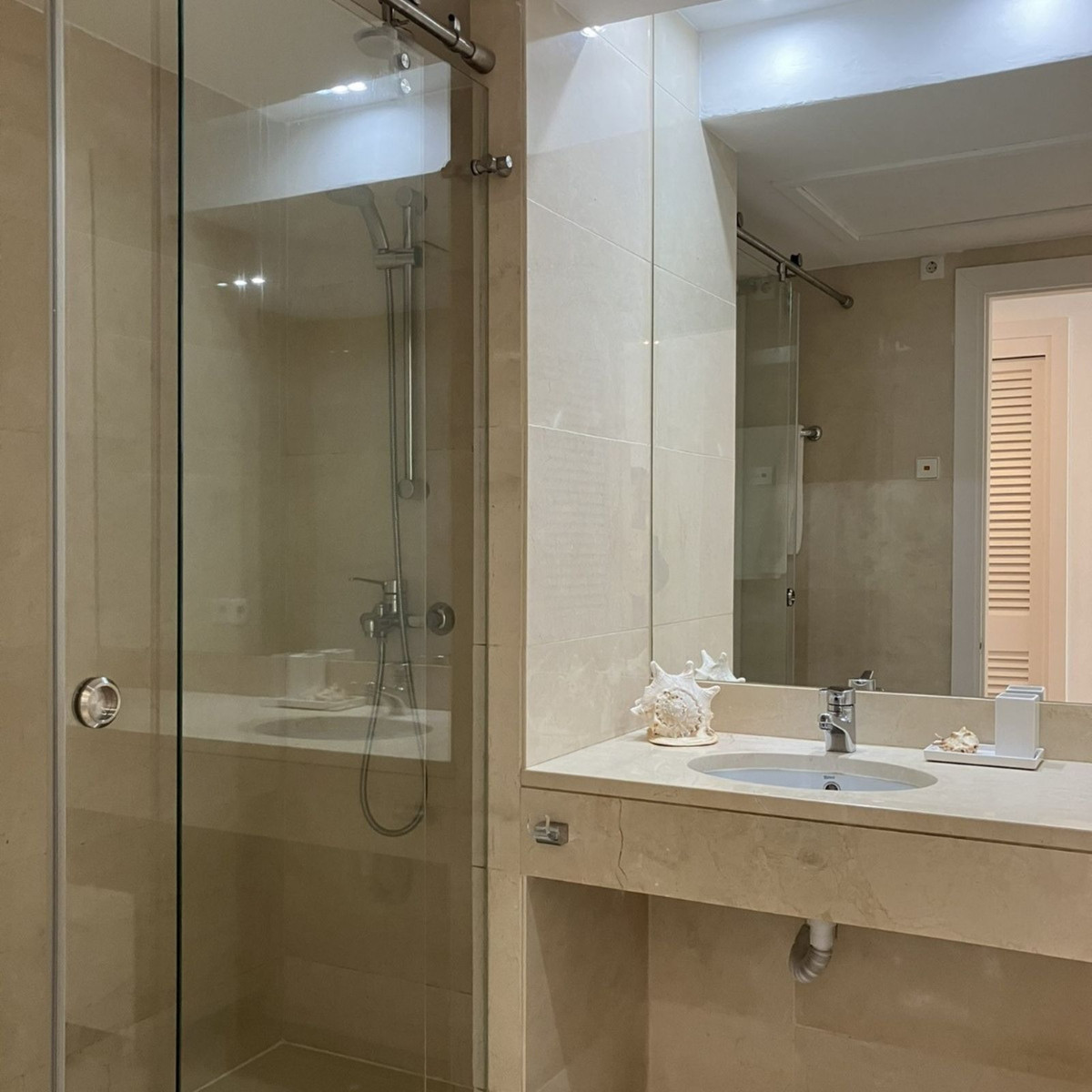 3 Bed Apartment for sale in Puerto Banús Costa Del Sol, Málaga, Spain