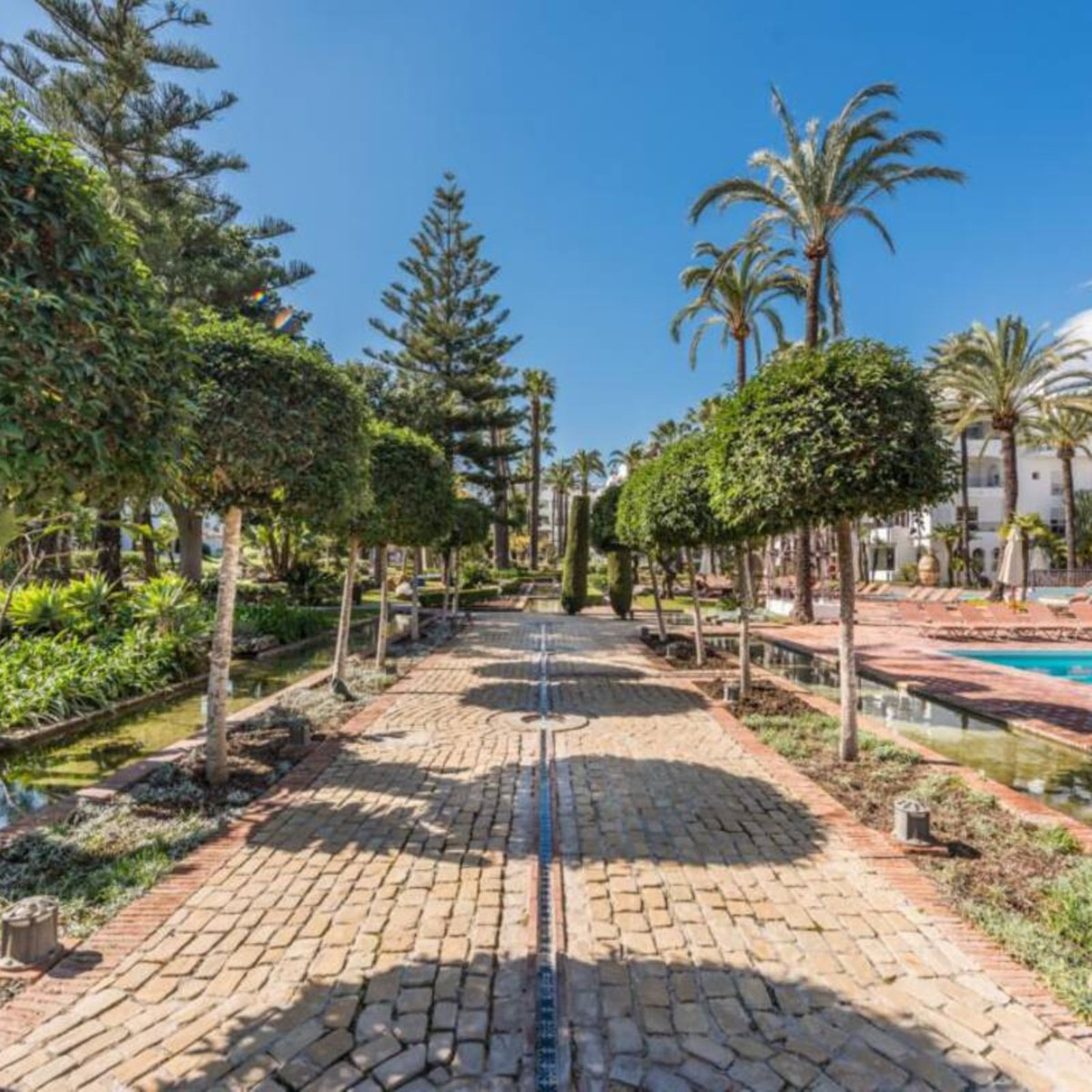 3 Bed Apartment for sale in Puerto Banús Costa Del Sol, Málaga, Spain