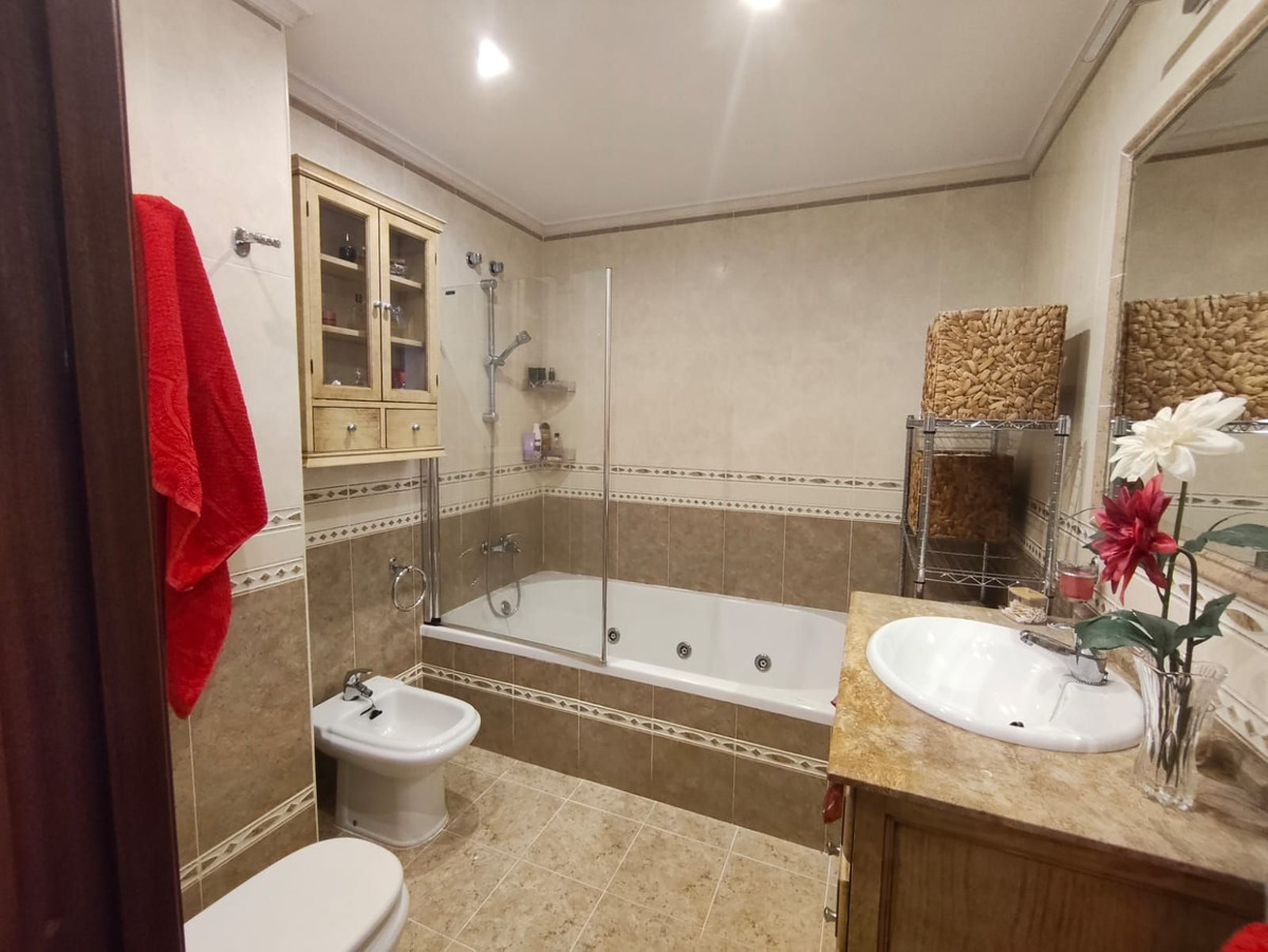 3 Bed Apartment for sale in Estepona Costa Del Sol, Málaga, Spain