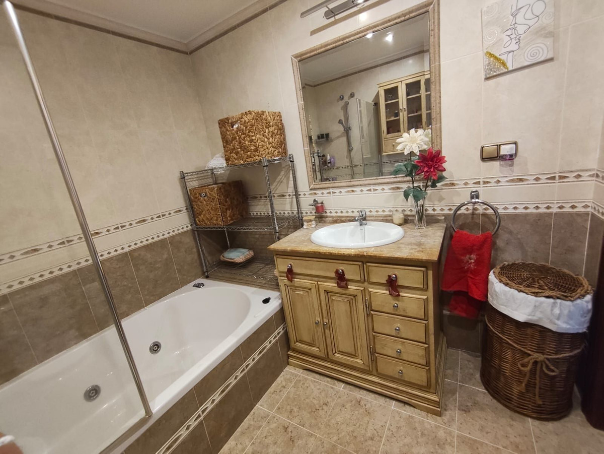 3 Bed Apartment for sale in Estepona Costa Del Sol, Málaga, Spain