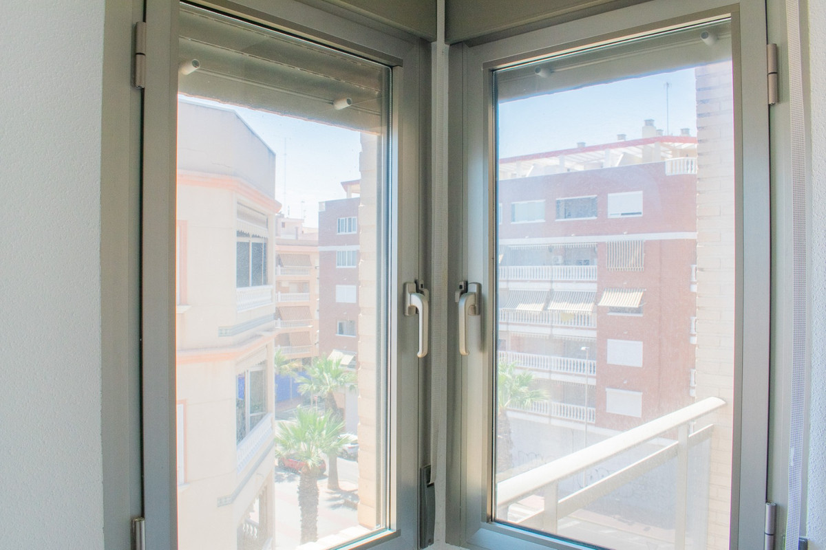 Se vende Apartamento Planta Media de 2 dormitorios en Costa Blanca, Alicante, España