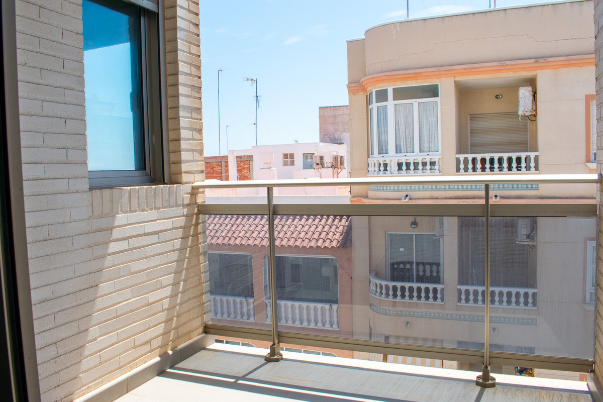 Se vende Apartamento Planta Media de 2 dormitorios en Costa Blanca, Alicante, España