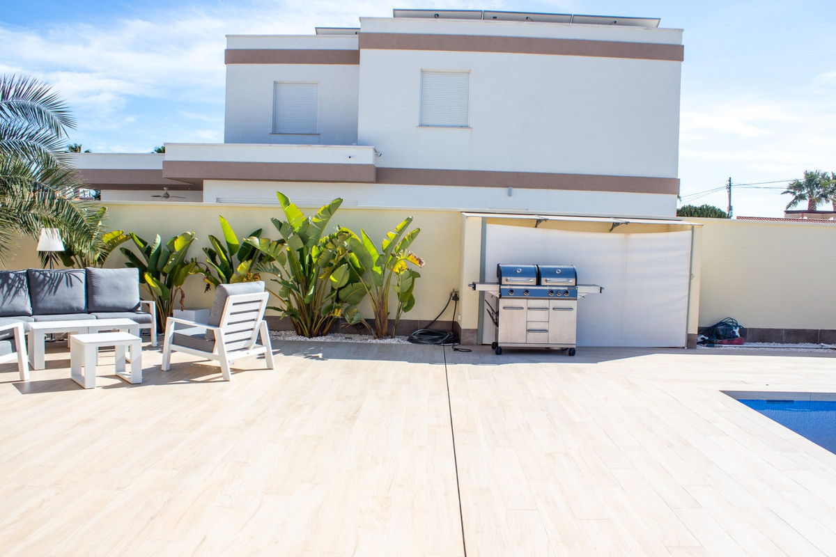 Se vende Villa - Chalet de 4 dormitorios en Costa Blanca, Alicante, España