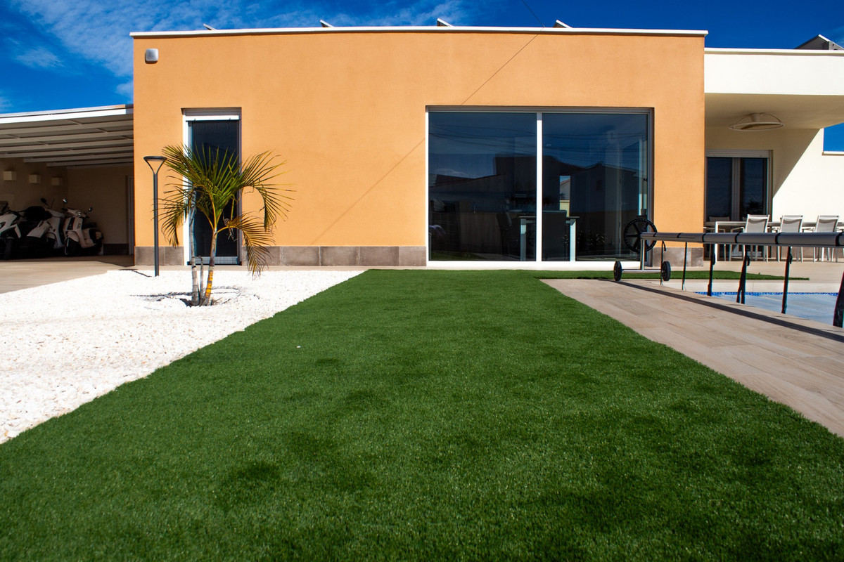 Se vende Villa - Chalet de 4 dormitorios en Costa Blanca, Alicante, España