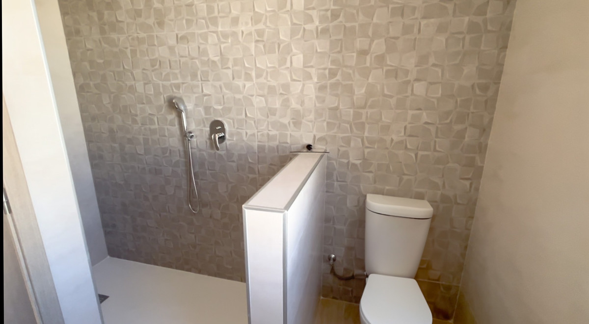 Se vende Villa - Chalet de 4 dormitorios en Costa Blanca, Alicante, España