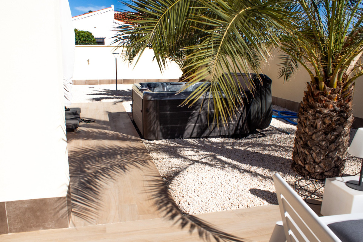 Se vende Villa - Chalet de 4 dormitorios en Costa Blanca, Alicante, España