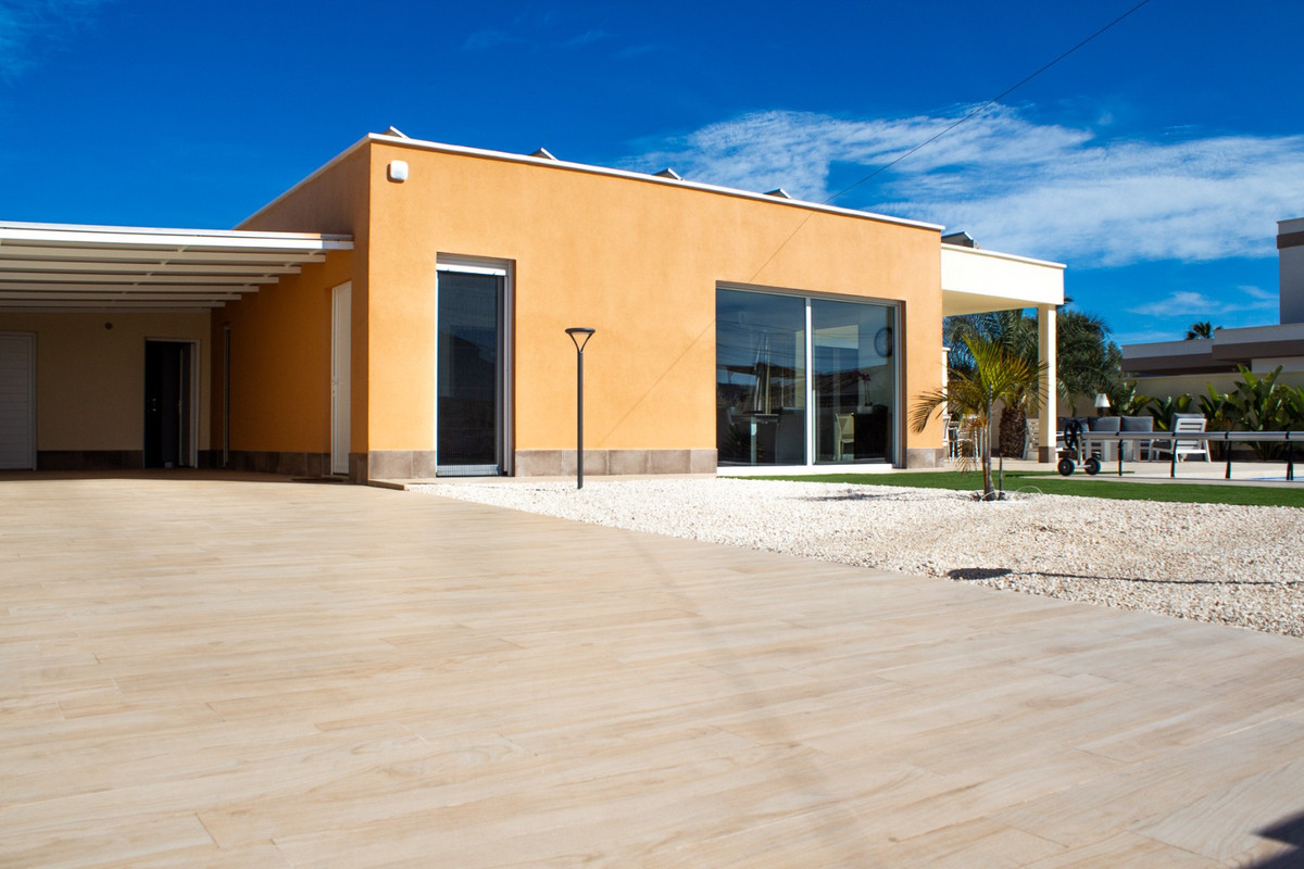 Se vende Villa - Chalet de 4 dormitorios en Costa Blanca, Alicante, España