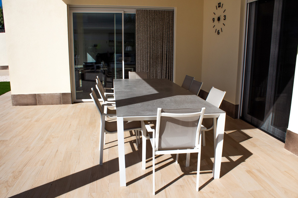 Se vende Villa - Chalet de 4 dormitorios en Costa Blanca, Alicante, España