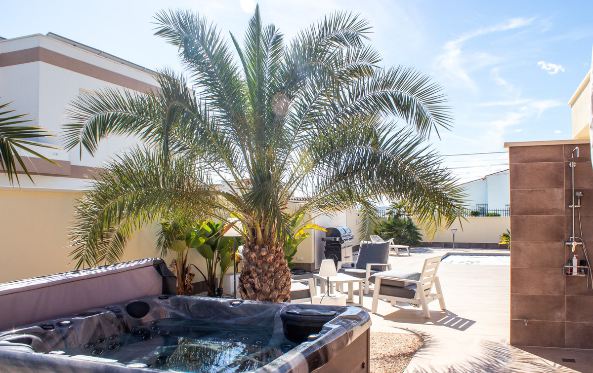 Se vende Villa - Chalet de 4 dormitorios en Costa Blanca, Alicante, España