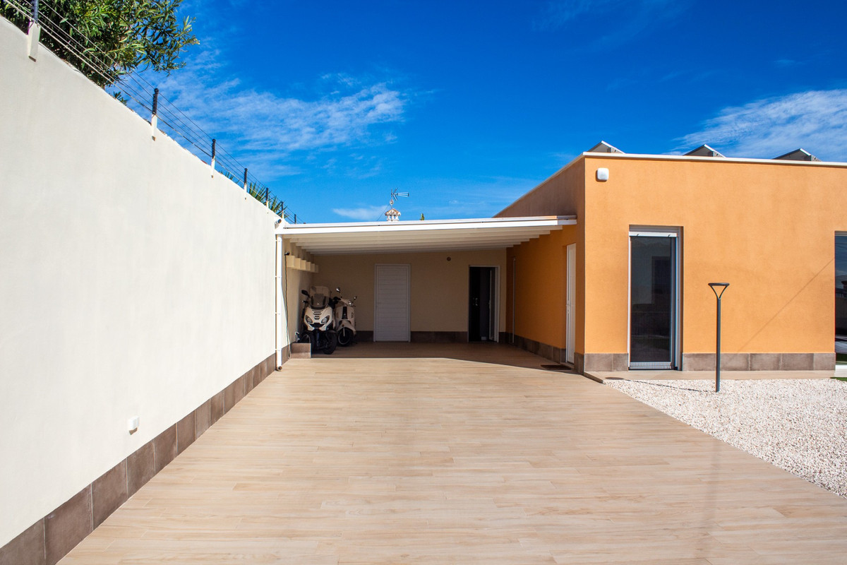Se vende Villa - Chalet de 4 dormitorios en Costa Blanca, Alicante, España