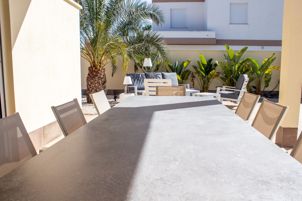 Se vende Villa - Chalet de 4 dormitorios en Costa Blanca, Alicante, España