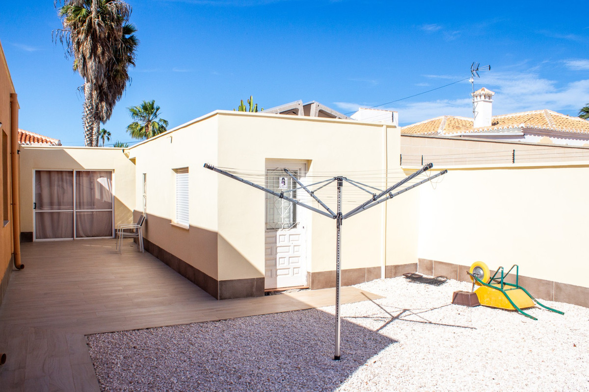 Se vende Villa - Chalet de 4 dormitorios en Costa Blanca, Alicante, España