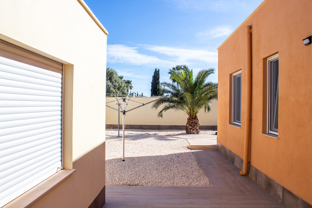 Se vende Villa - Chalet de 4 dormitorios en Costa Blanca, Alicante, España