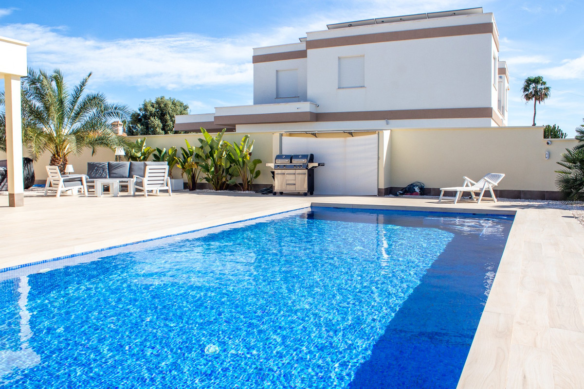 Se vende Villa - Chalet de 4 dormitorios en Costa Blanca, Alicante, España