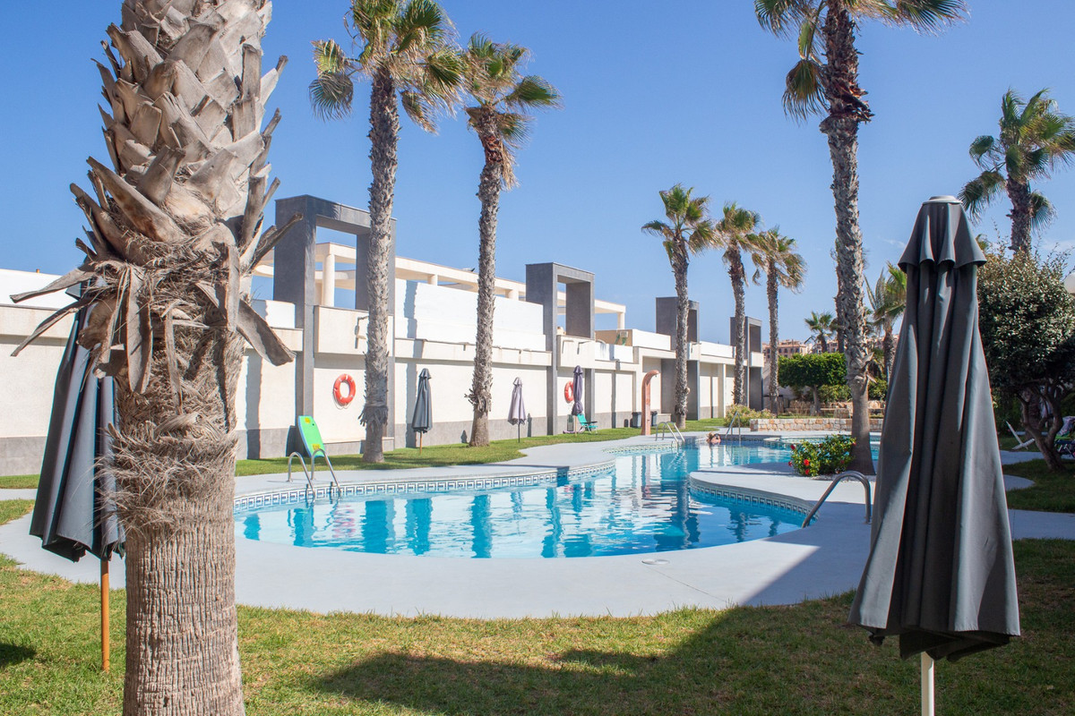 Se vende Apartamento Planta Media de 2 dormitorios en Costa Blanca, Alicante, España