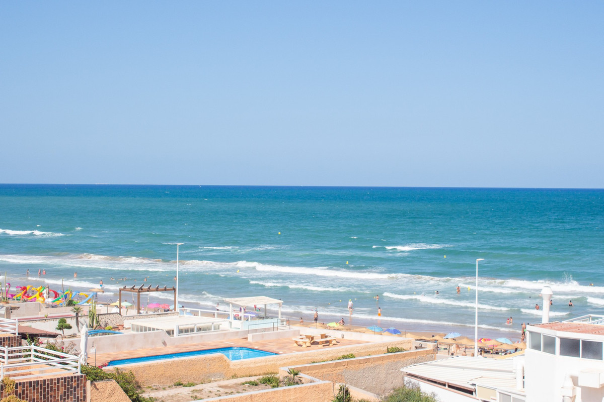 Se vende Apartamento Planta Media de 2 dormitorios en Costa Blanca, Alicante, España