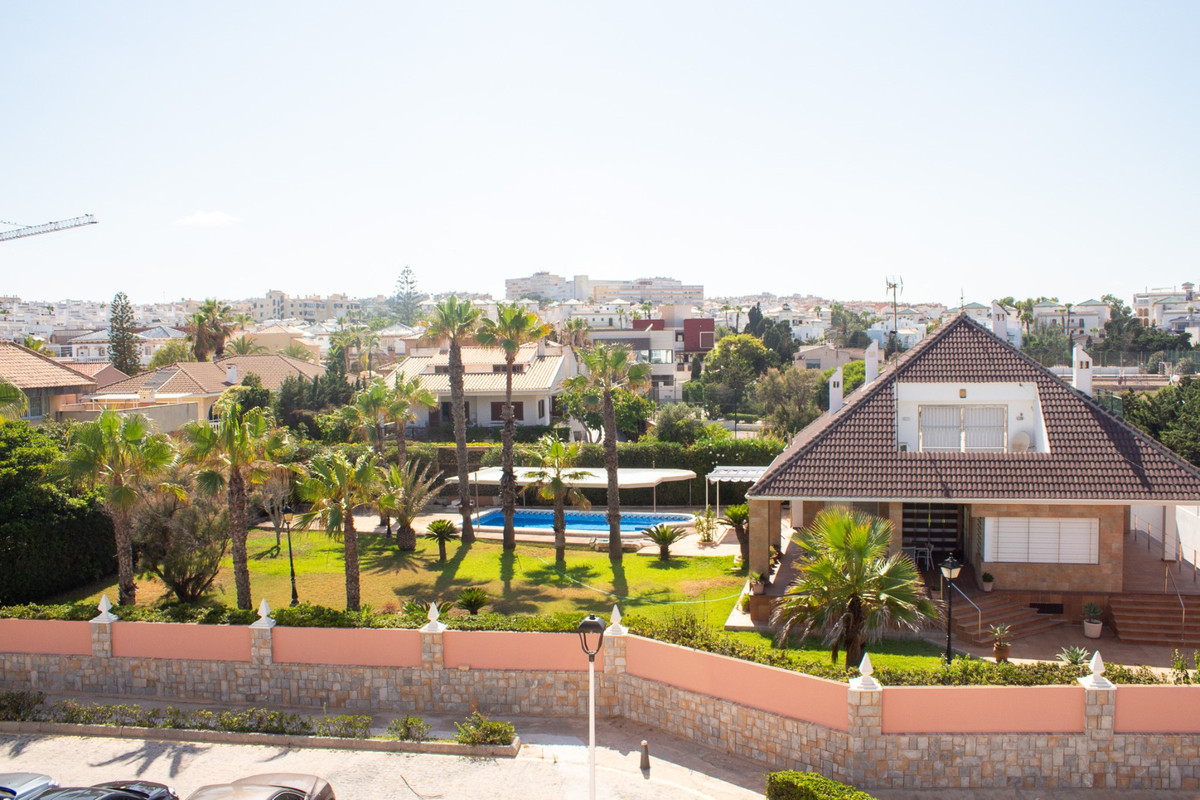Se vende Apartamento Planta Media de 2 dormitorios en Costa Blanca, Alicante, España