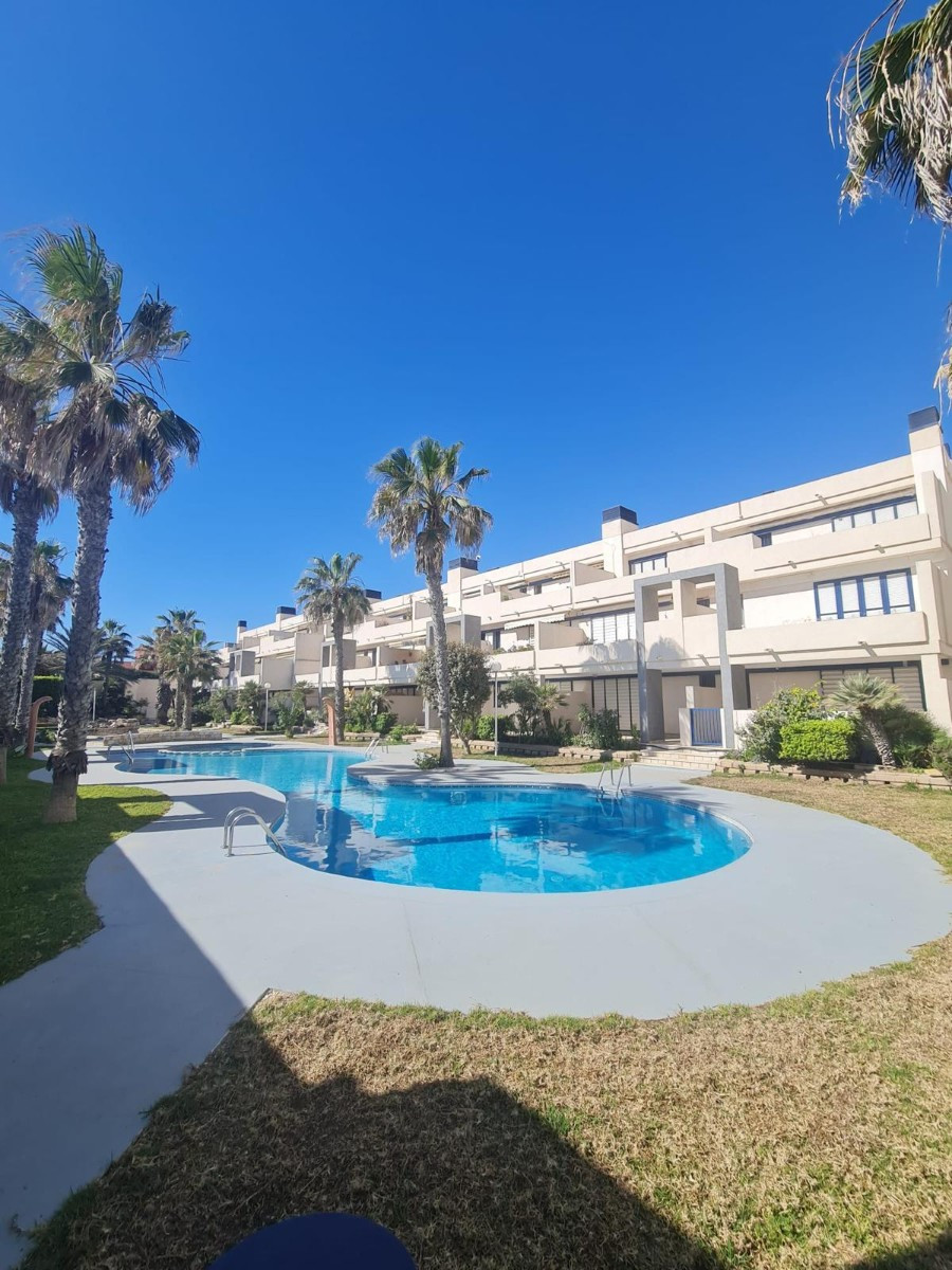 Se vende Apartamento Planta Media de 2 dormitorios en Costa Blanca, Alicante, España