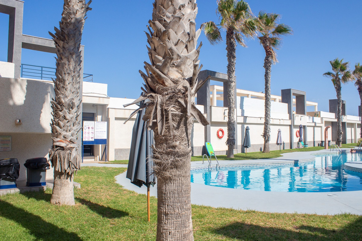 Se vende Apartamento Planta Media de 2 dormitorios en Costa Blanca, Alicante, España