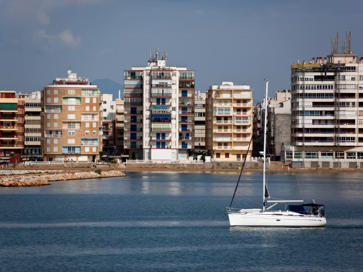 Se vende Apartamento Planta Media de 2 dormitorios en Costa Blanca, Alicante, España