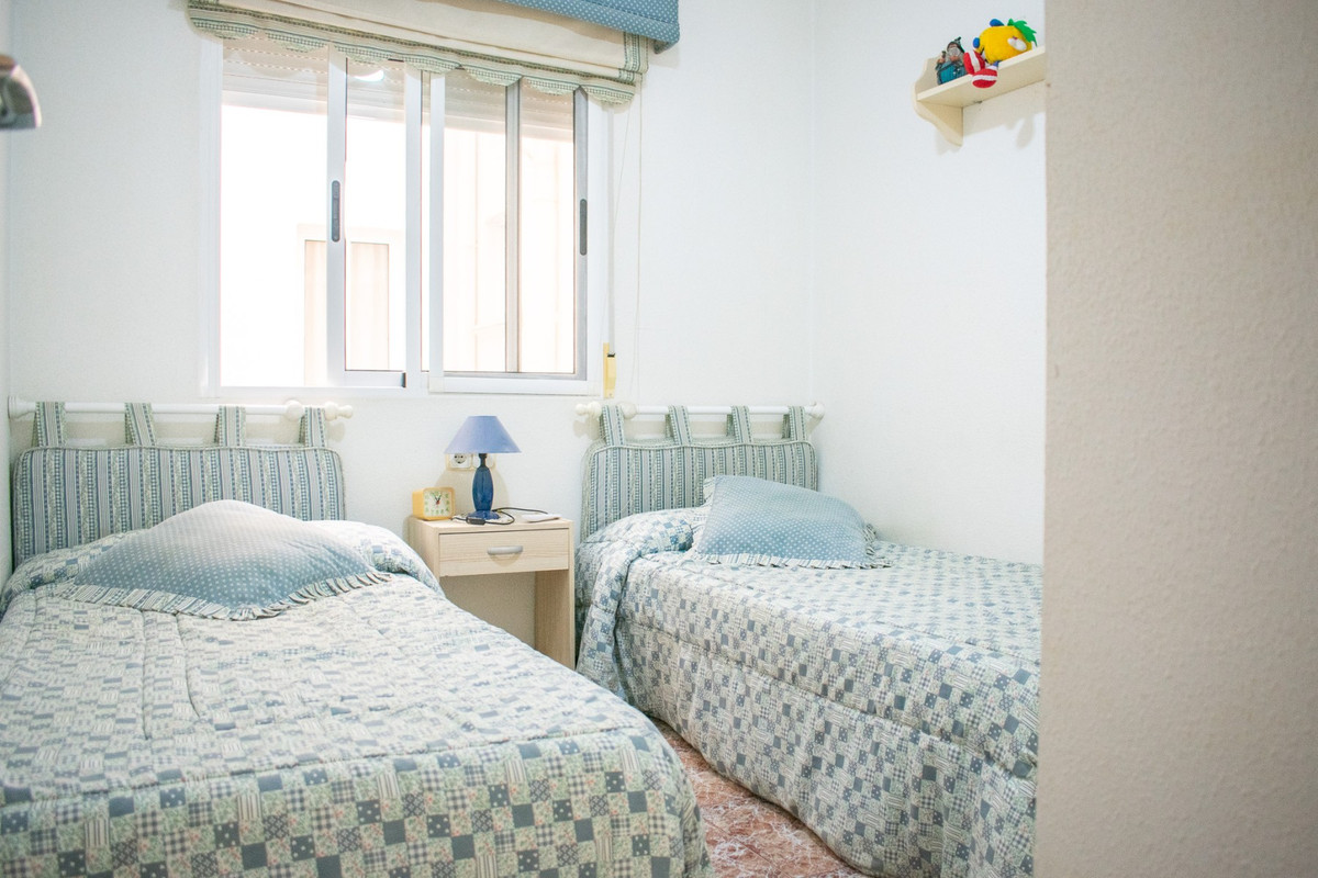 Se vende Apartamento Planta Media de 2 dormitorios en Costa Blanca, Alicante, España