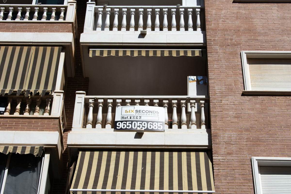 Se vende Apartamento Planta Media de 2 dormitorios en Costa Blanca, Alicante, España