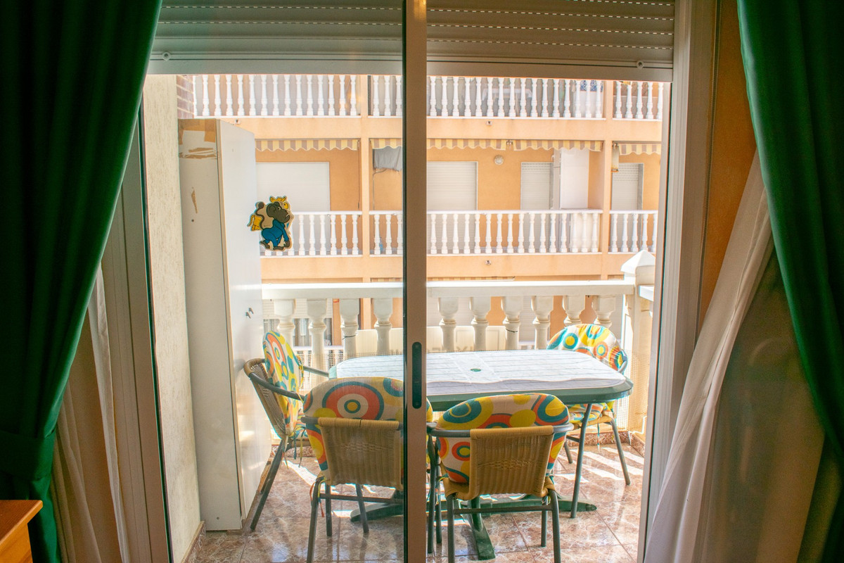 Se vende Apartamento Planta Media de 2 dormitorios en Costa Blanca, Alicante, España
