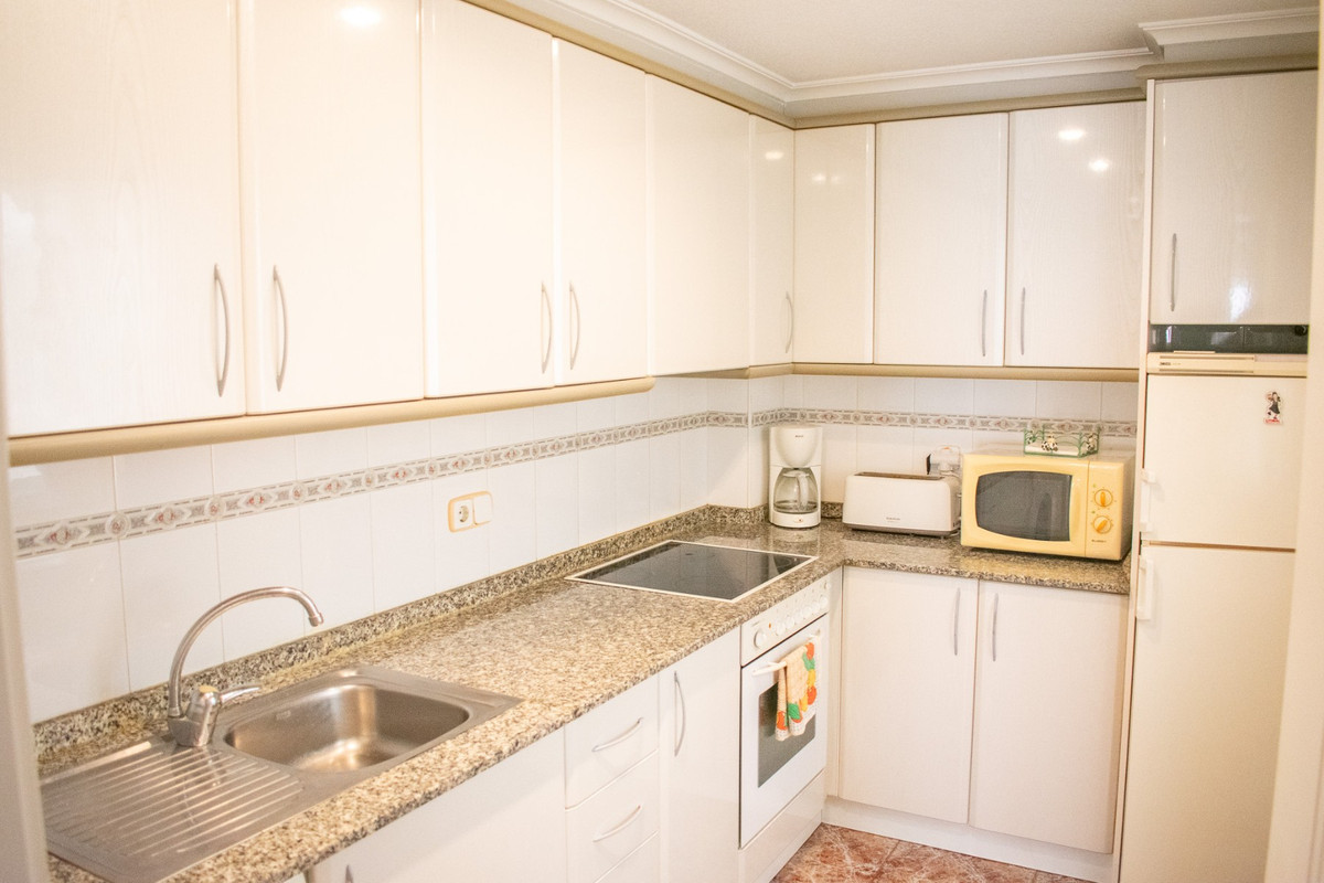 Se vende Apartamento Planta Media de 2 dormitorios en Costa Blanca, Alicante, España