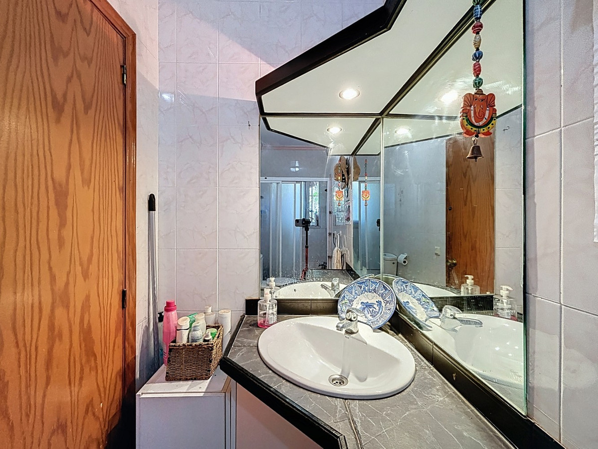 Se vende Pareada de 4 dormitorios en Costa Del Sol East, Málaga, España